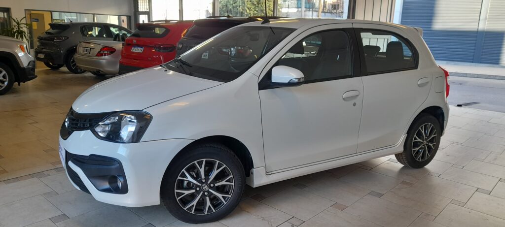 TOYOTA ETIOX XS