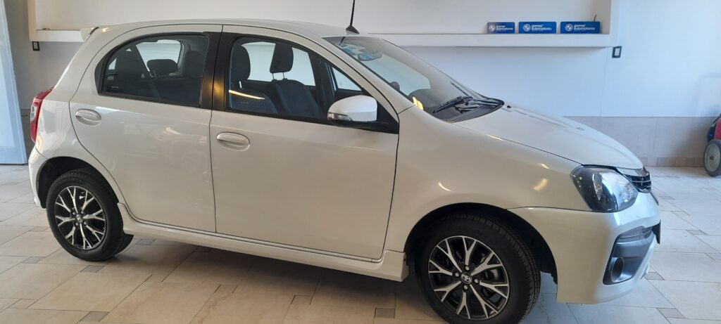 TOYOTA ETIOX XS