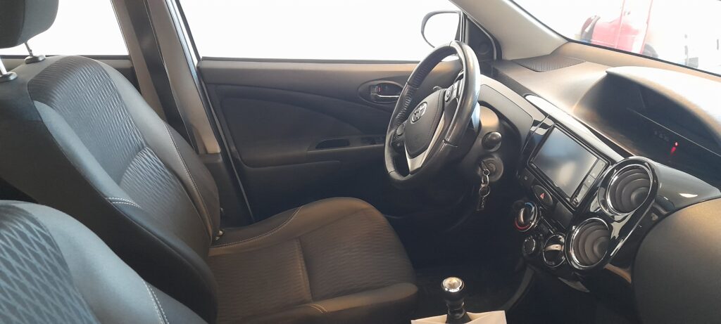 TOYOTA ETIOX XS