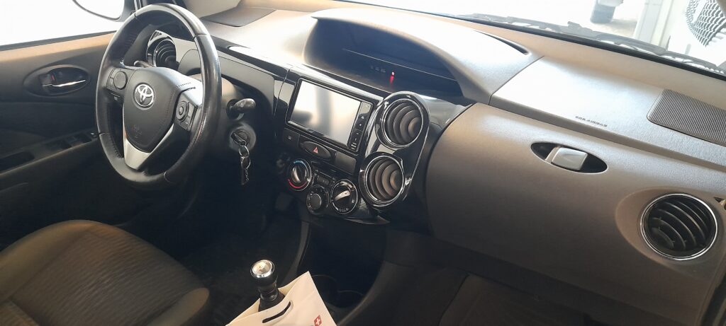 TOYOTA ETIOX XS
