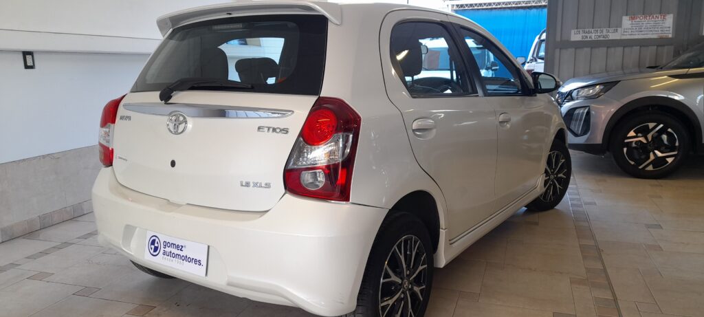 TOYOTA ETIOX XS