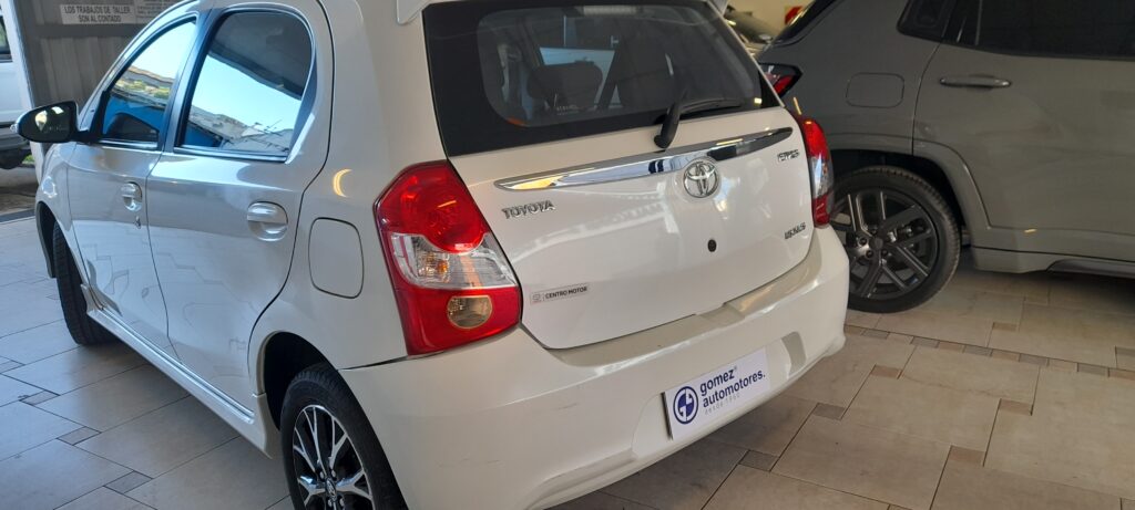 TOYOTA ETIOX XS