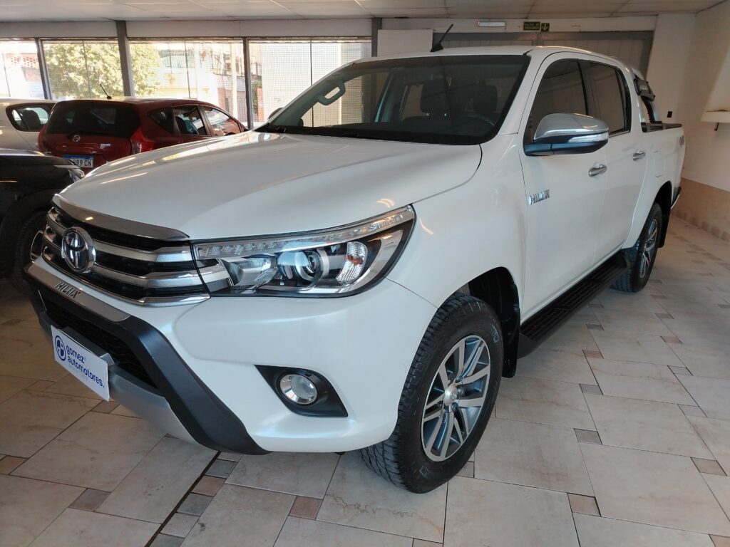 TOYOTA HILUX SRX