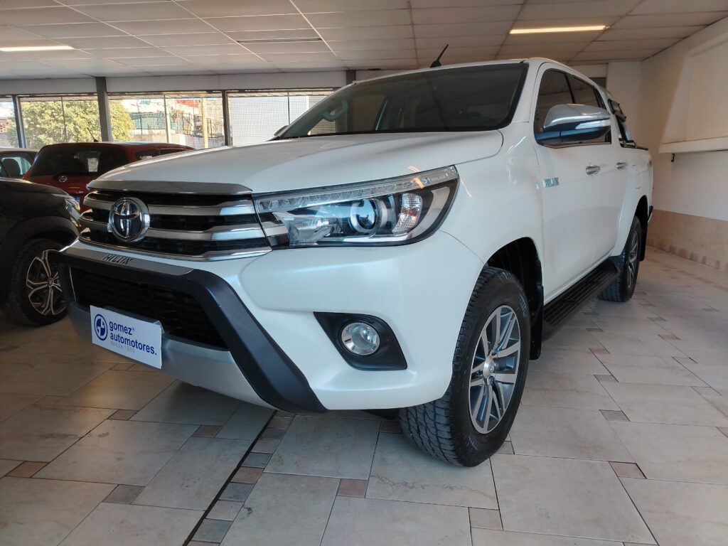 TOYOTA HILUX SRX