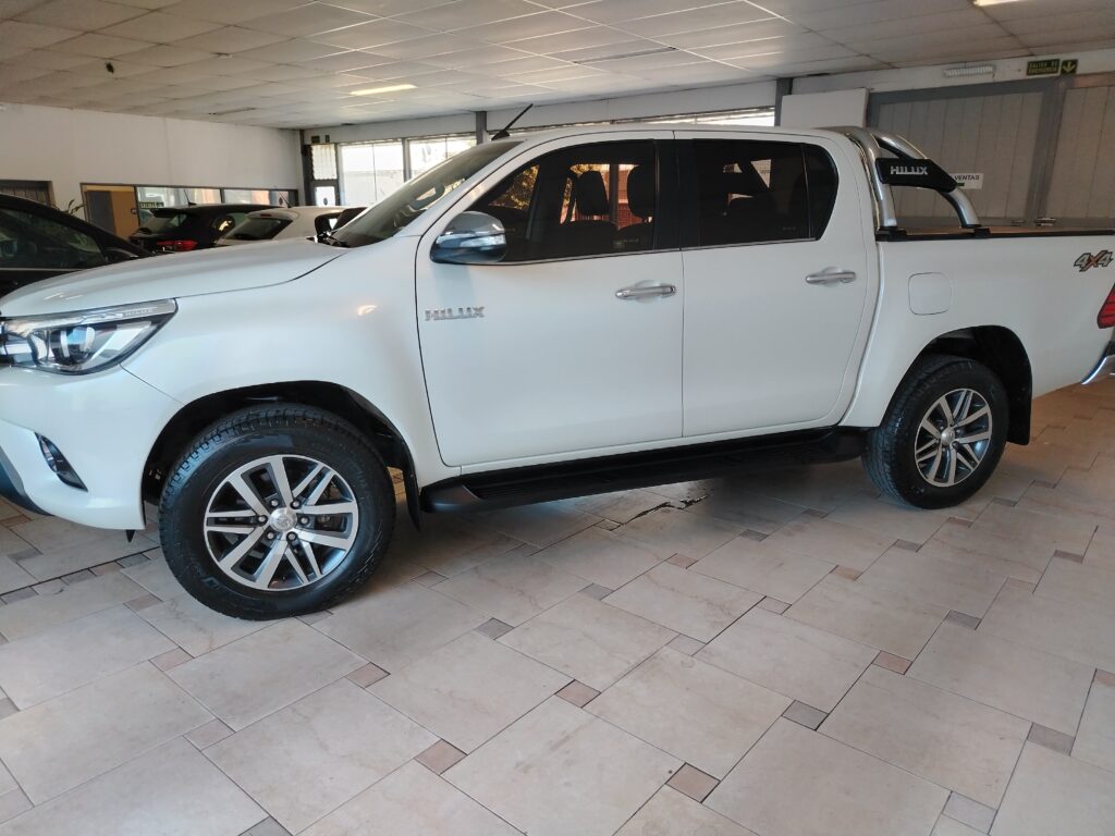 TOYOTA HILUX SRX