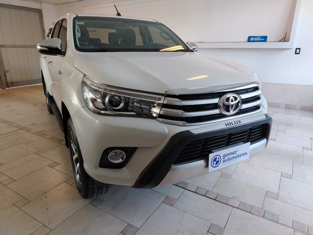 TOYOTA HILUX SRX