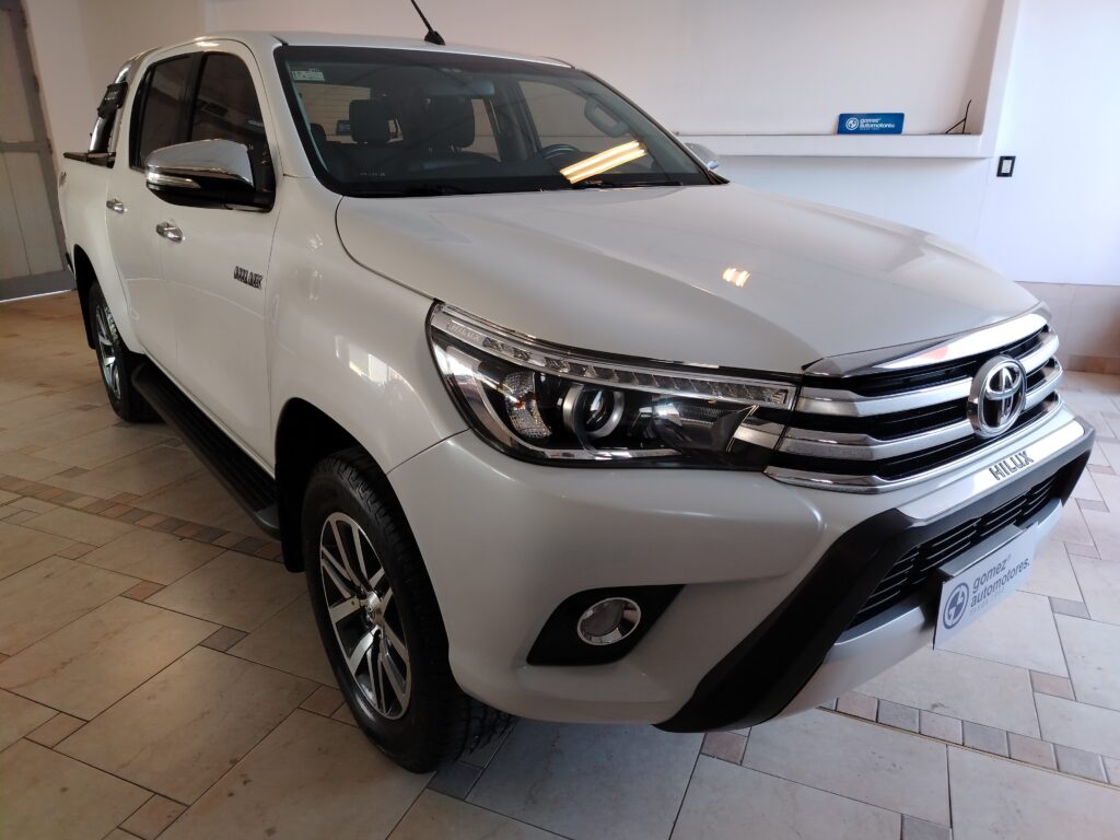 TOYOTA HILUX SRX