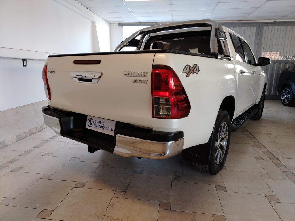 TOYOTA HILUX SRX