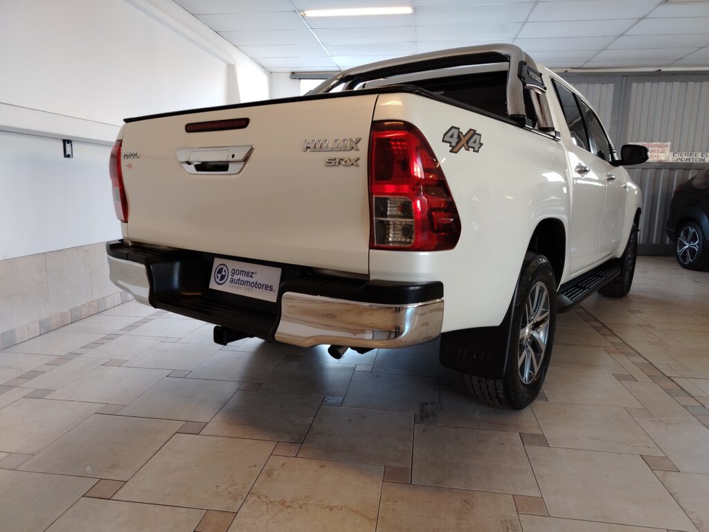 TOYOTA HILUX SRX
