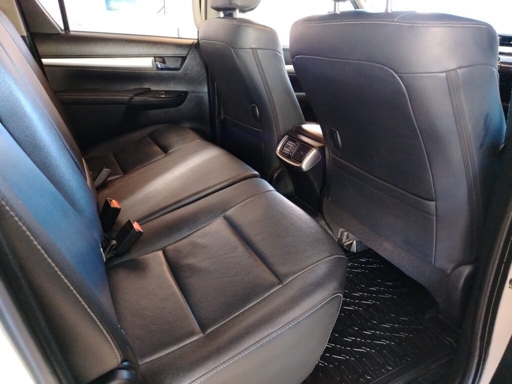 TOYOTA HILUX SRX