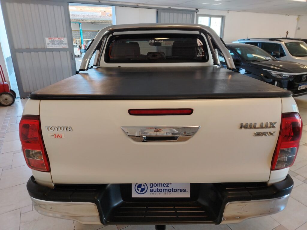 TOYOTA HILUX SRX