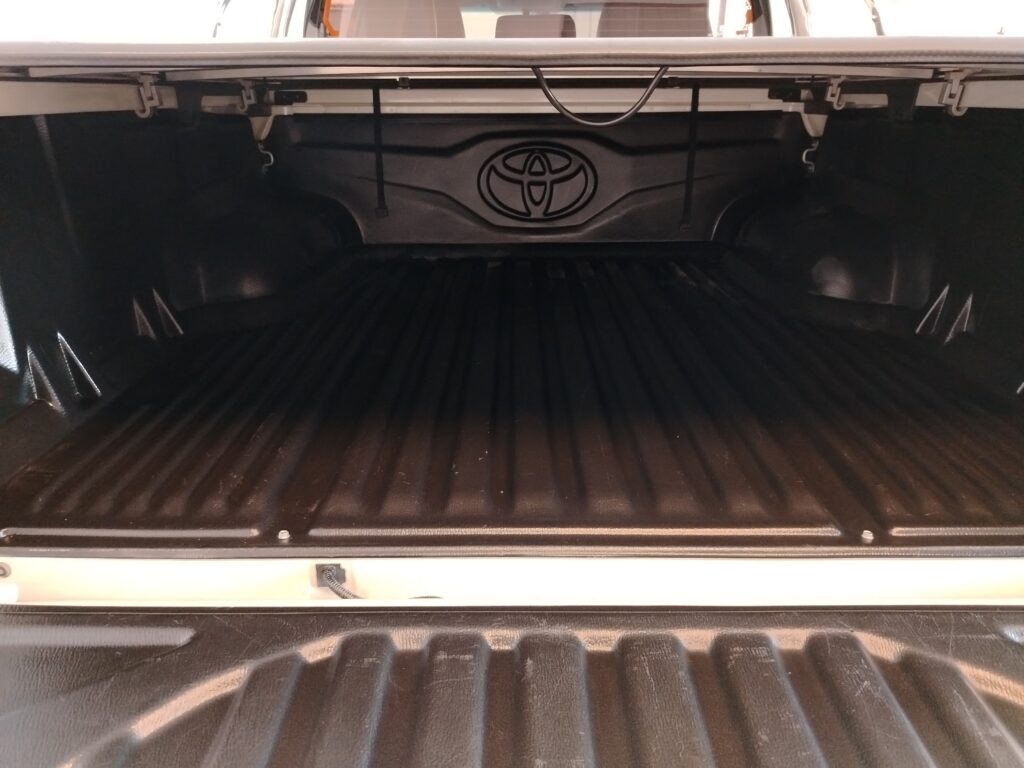 TOYOTA HILUX SRX