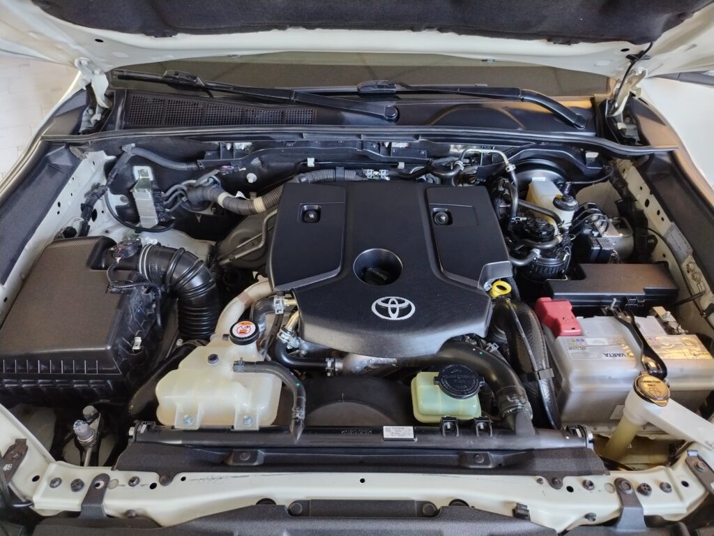 TOYOTA HILUX SRX