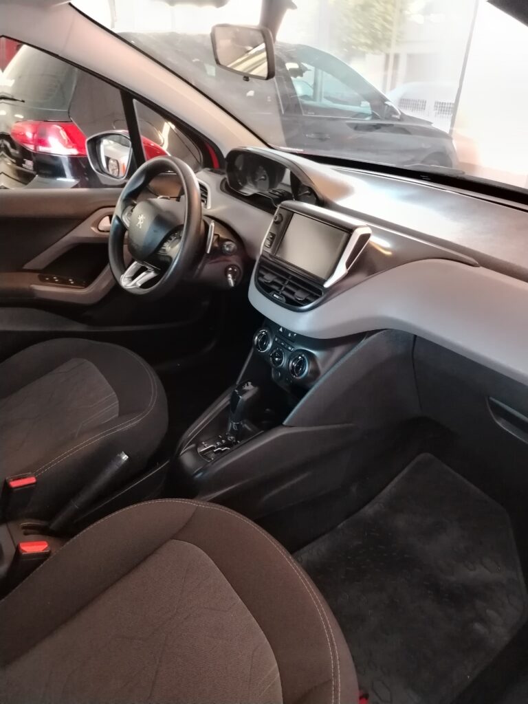 PEUGEOT 208 ALLURE