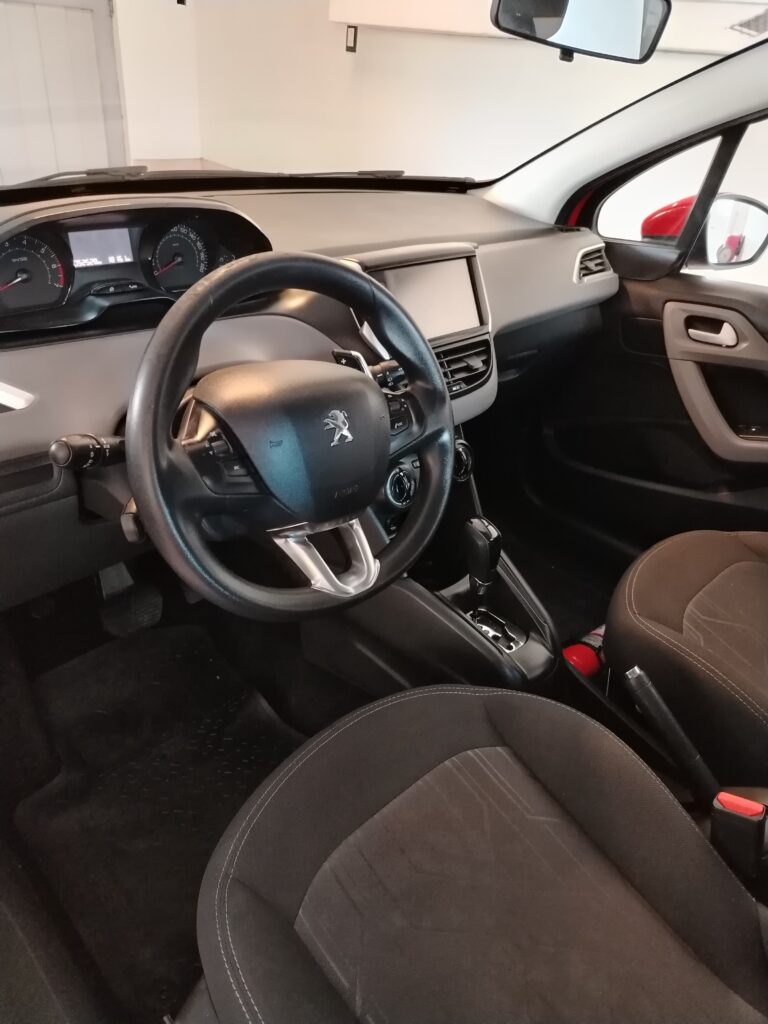 PEUGEOT 208 ALLURE