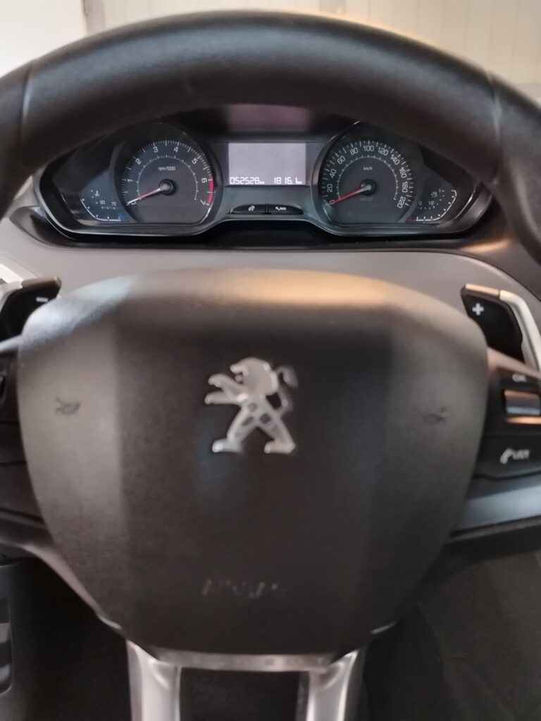 PEUGEOT 208 ALLURE