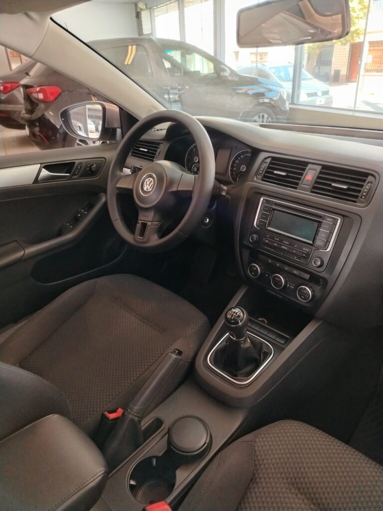 VOLKSWAGEN VENTO