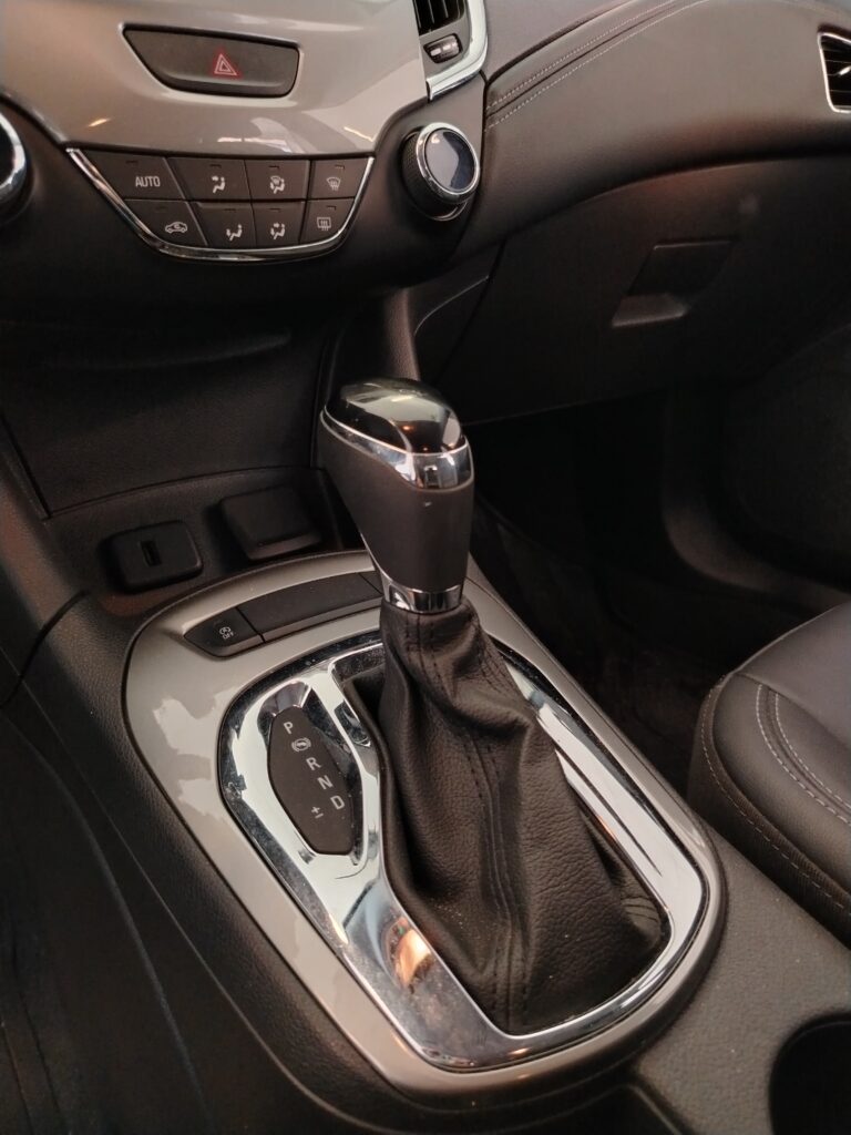 CHEVROLET CRUZE LT AT