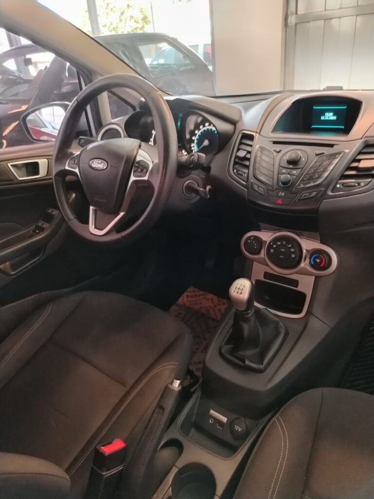 FORD FIESTA KD SE