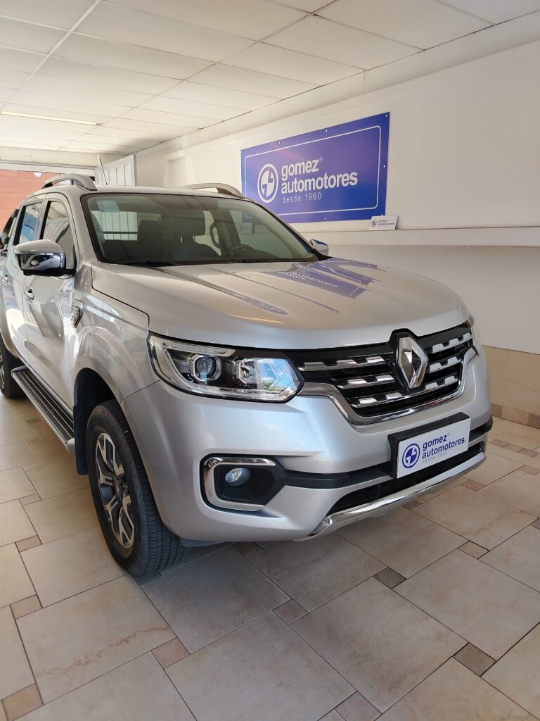 RENAULT ALASKAN ICONIC