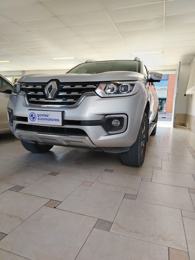 RENAULT ALASKAN ICONIC