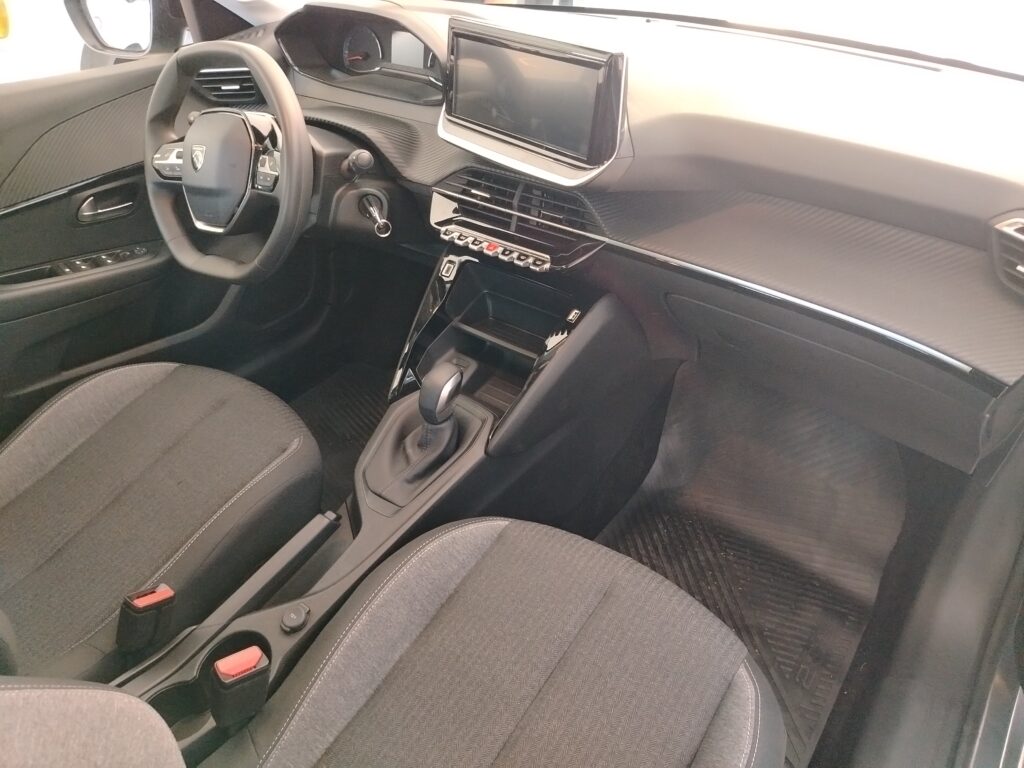 PEUGEOT 208 ALLURE AT