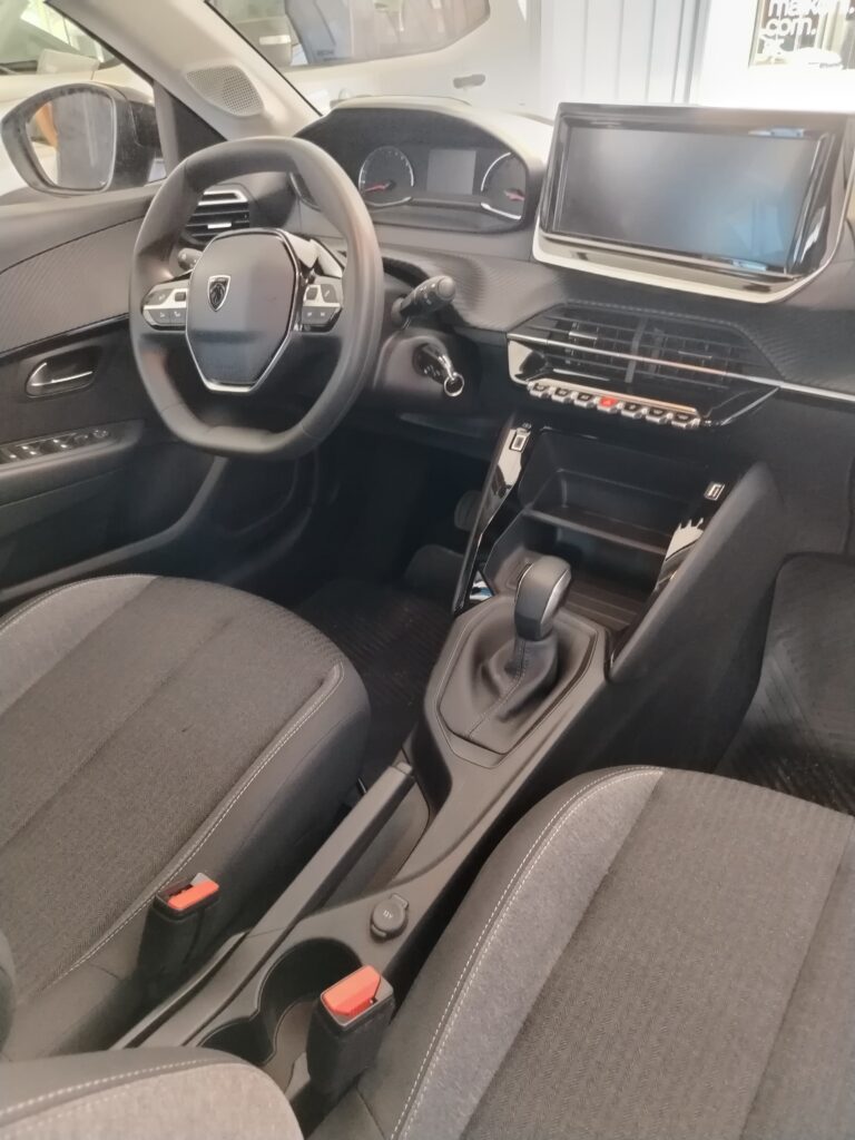 PEUGEOT 208 ALLURE AT