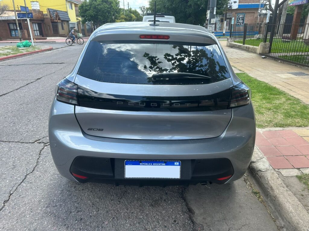 PEUGEOT 208 ALLURE AT