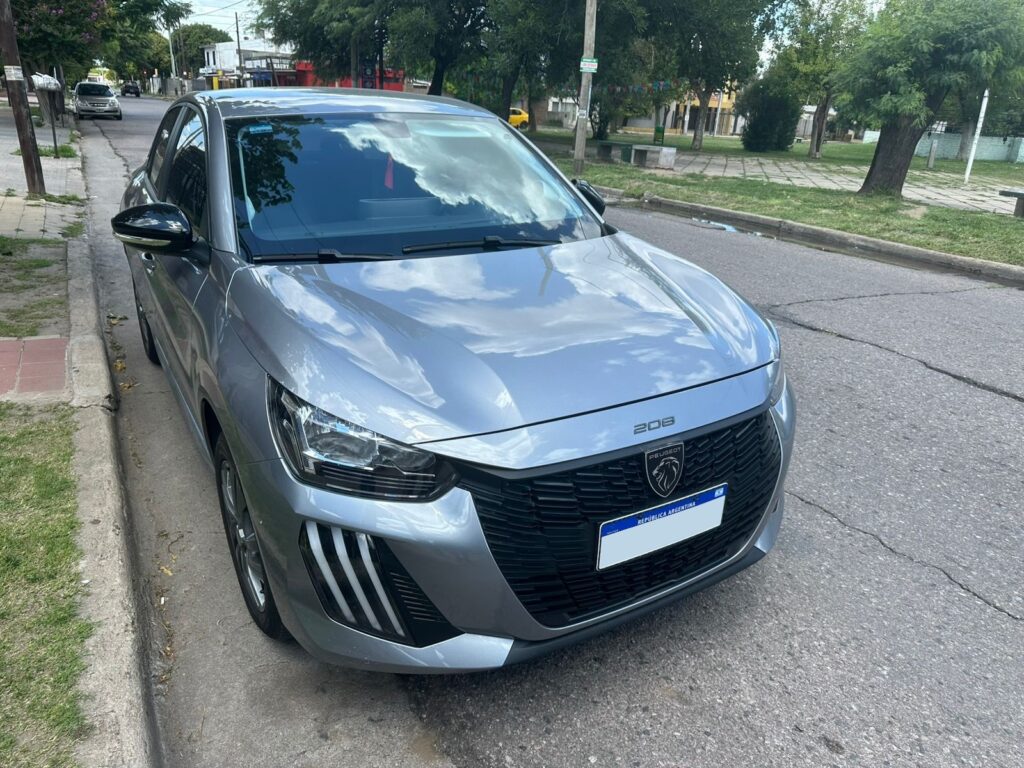 PEUGEOT 208 ALLURE AT