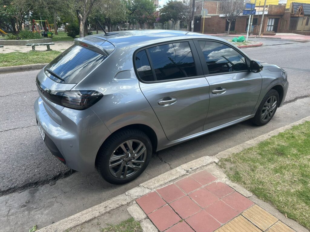 PEUGEOT 208 ALLURE AT