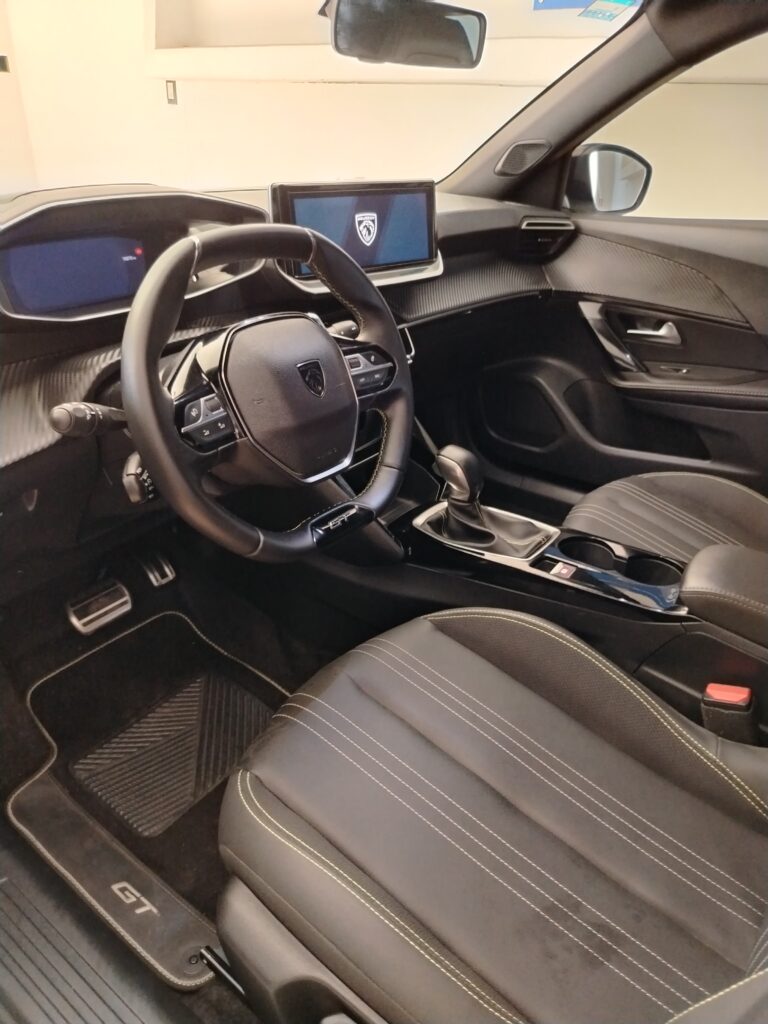 PEUGEOT 2008 GT