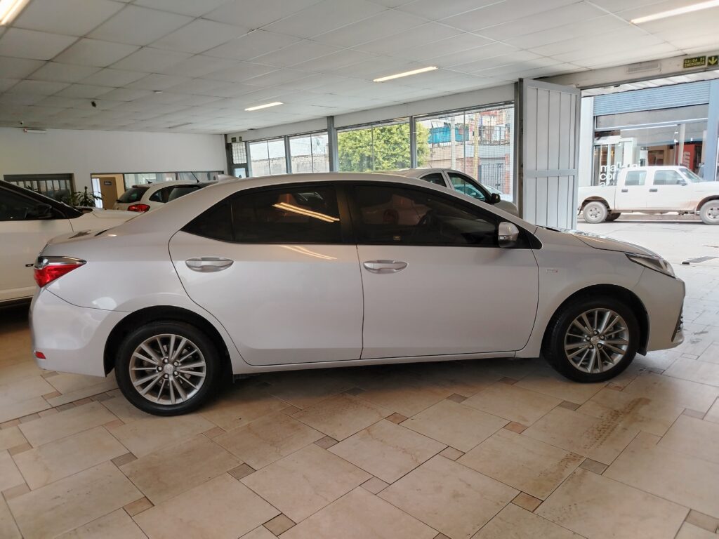 TOYOTA COROLLA XEI MT
