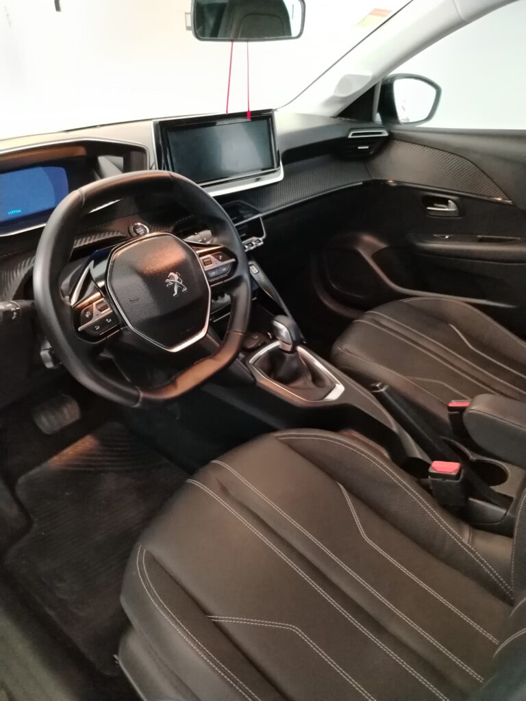 PEUGEOT 208 FELINE AT