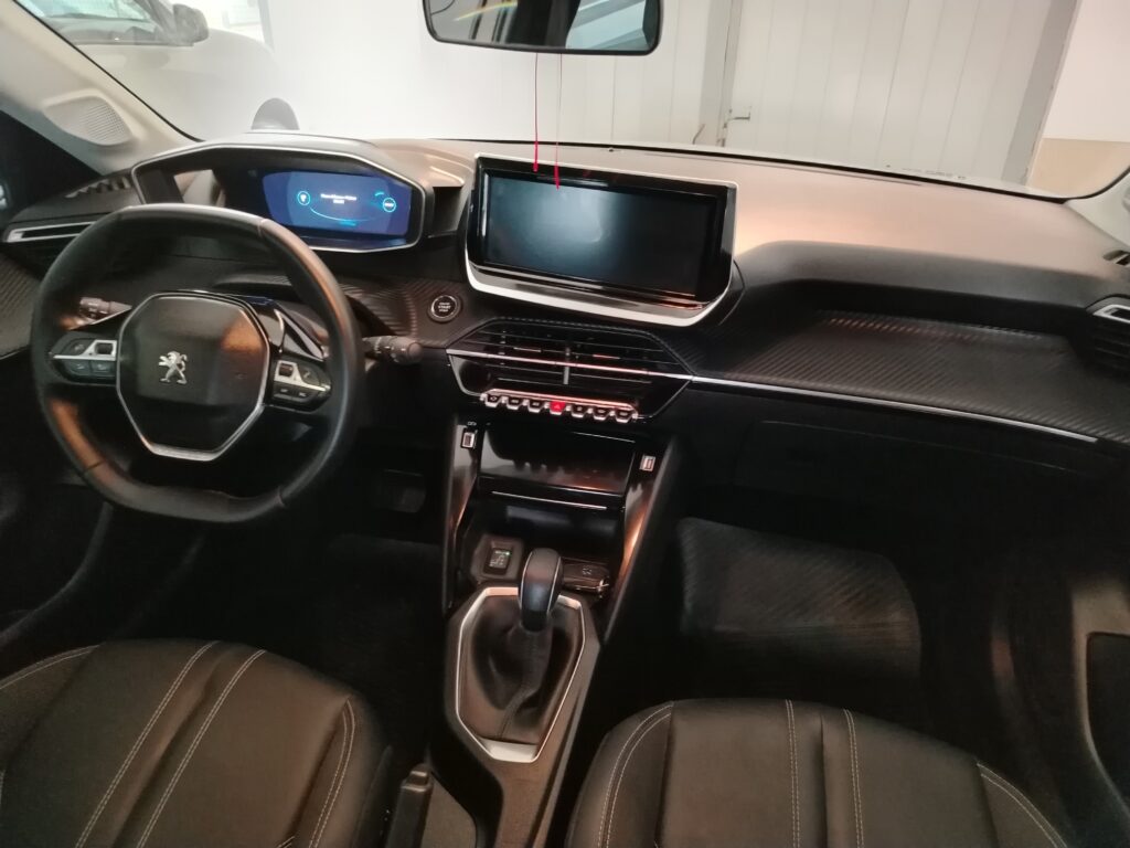 PEUGEOT 208 FELINE AT