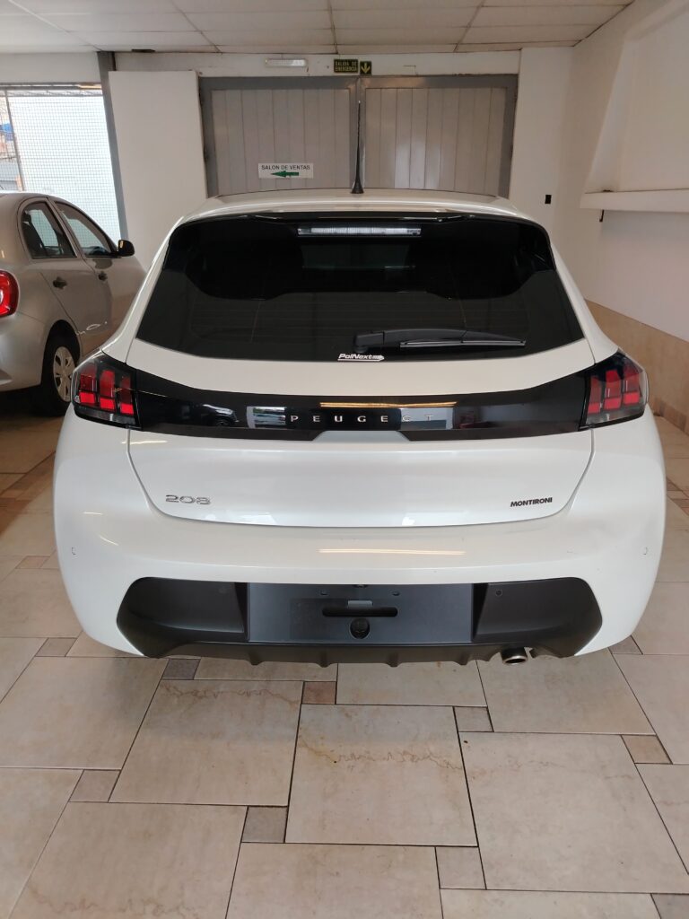 PEUGEOT 208 FELINE AT