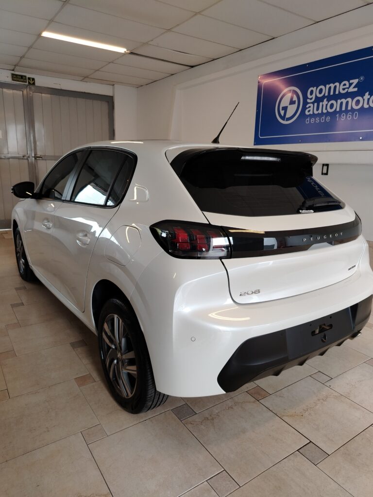 PEUGEOT 208 FELINE AT