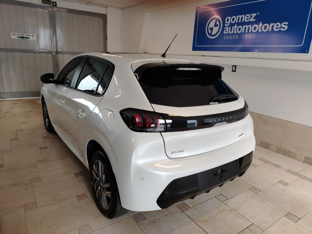 PEUGEOT 208 FELINE AT