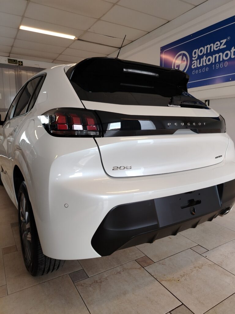 PEUGEOT 208 FELINE AT