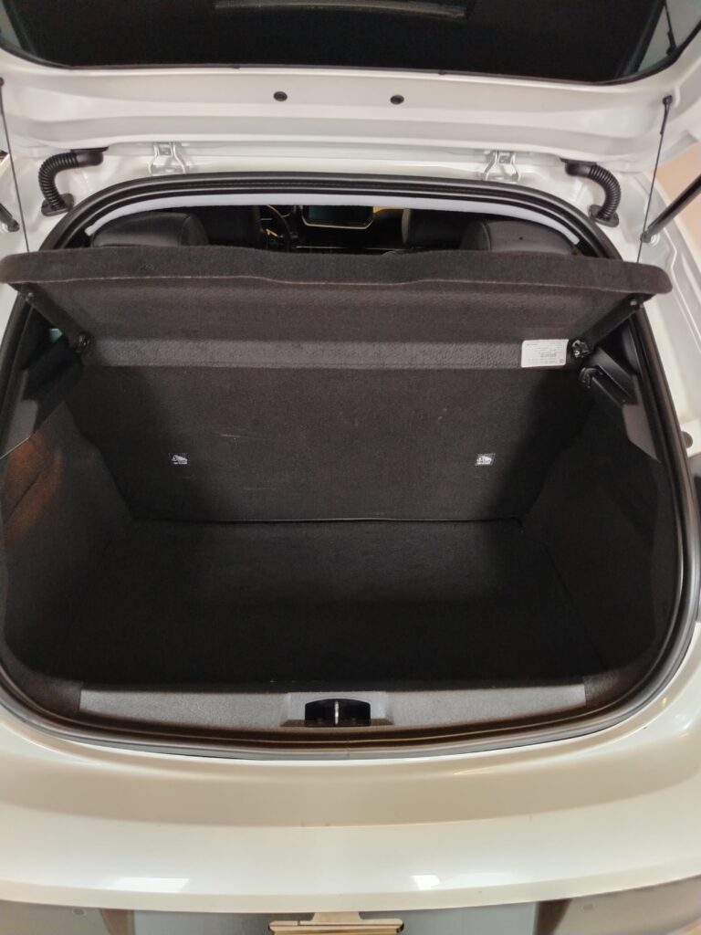 PEUGEOT 208 FELINE AT