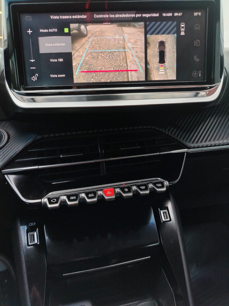 PEUGEOT 208 FELINE AT