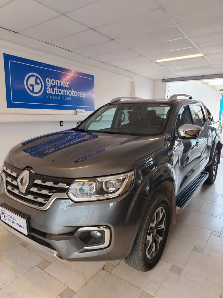 RENAULT ALASKAN ICONIC