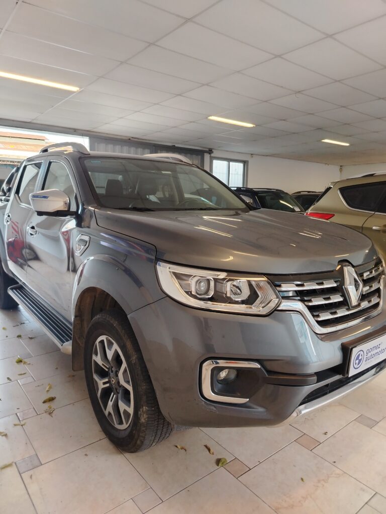 RENAULT ALASKAN ICONIC