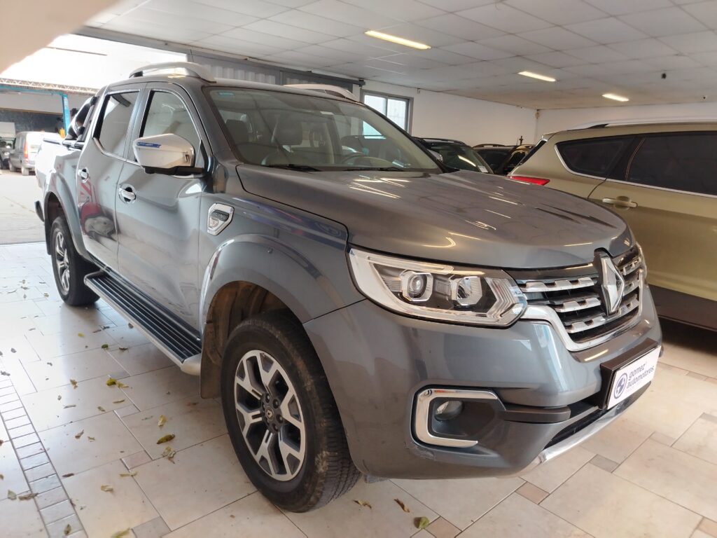 RENAULT ALASKAN ICONIC