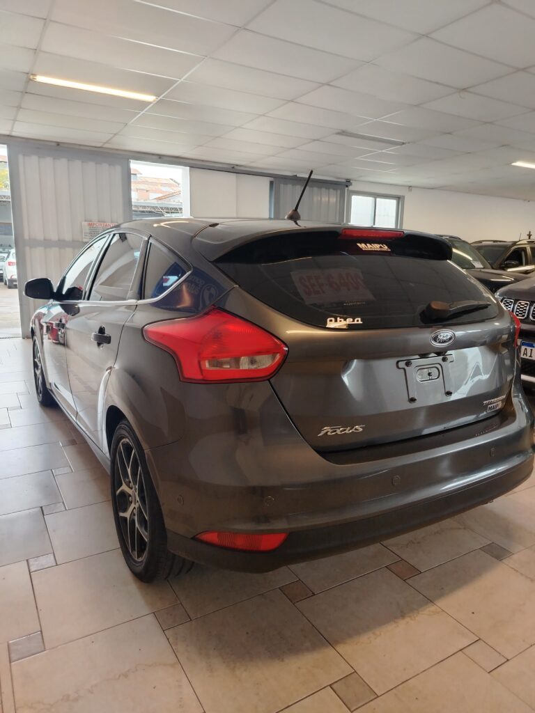 FORD FOCUS TITANIUM POWERSHIFT