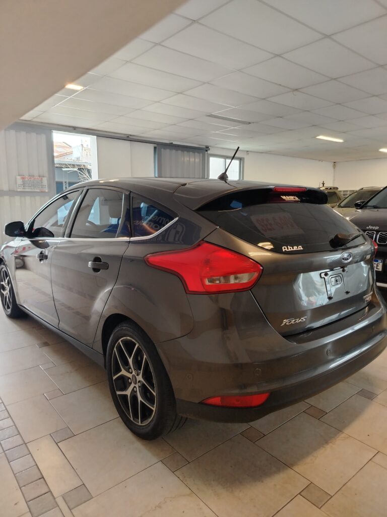 FORD FOCUS TITANIUM POWERSHIFT