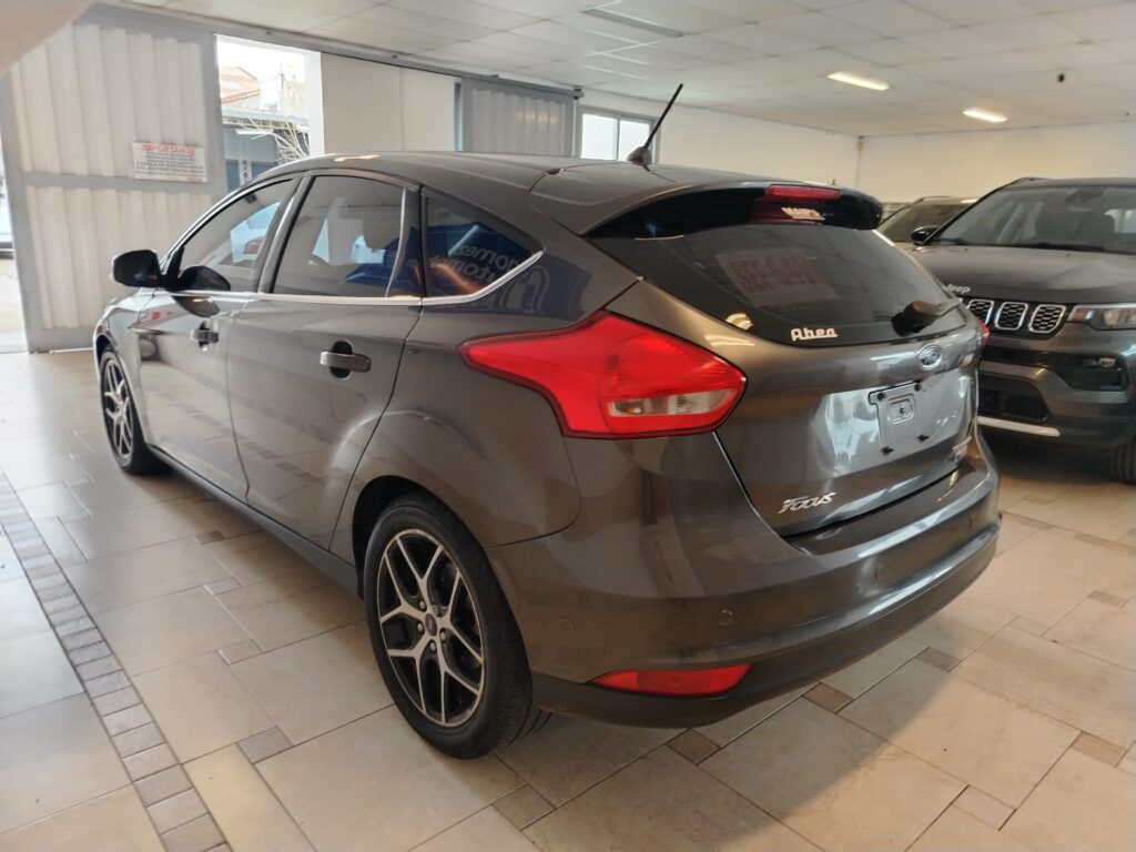 FORD FOCUS TITANIUM POWERSHIFT