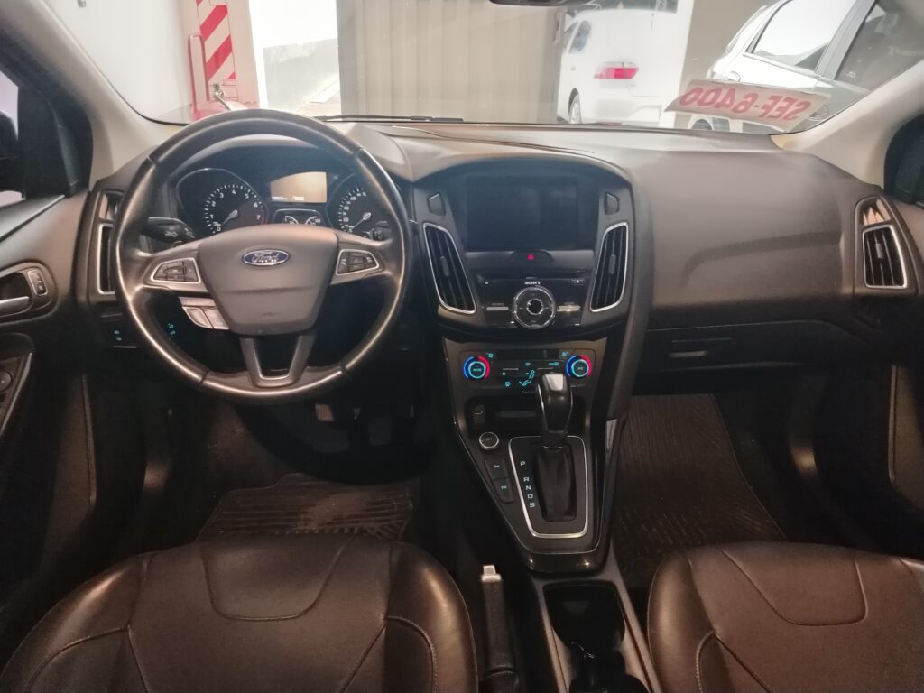FORD FOCUS TITANIUM POWERSHIFT