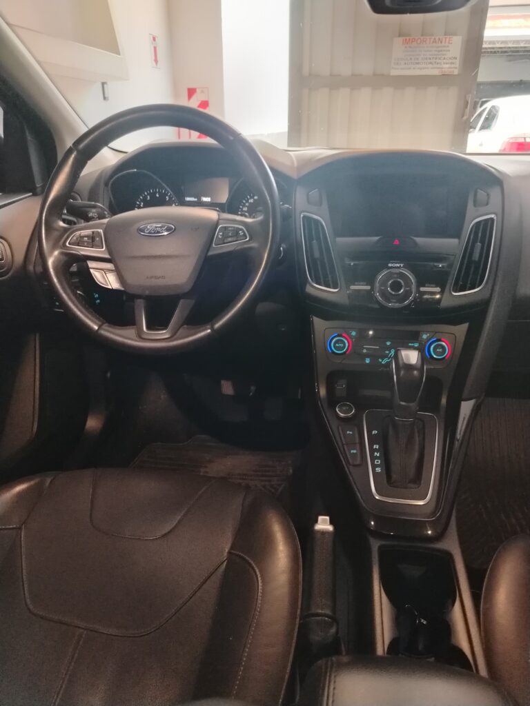 FORD FOCUS TITANIUM POWERSHIFT