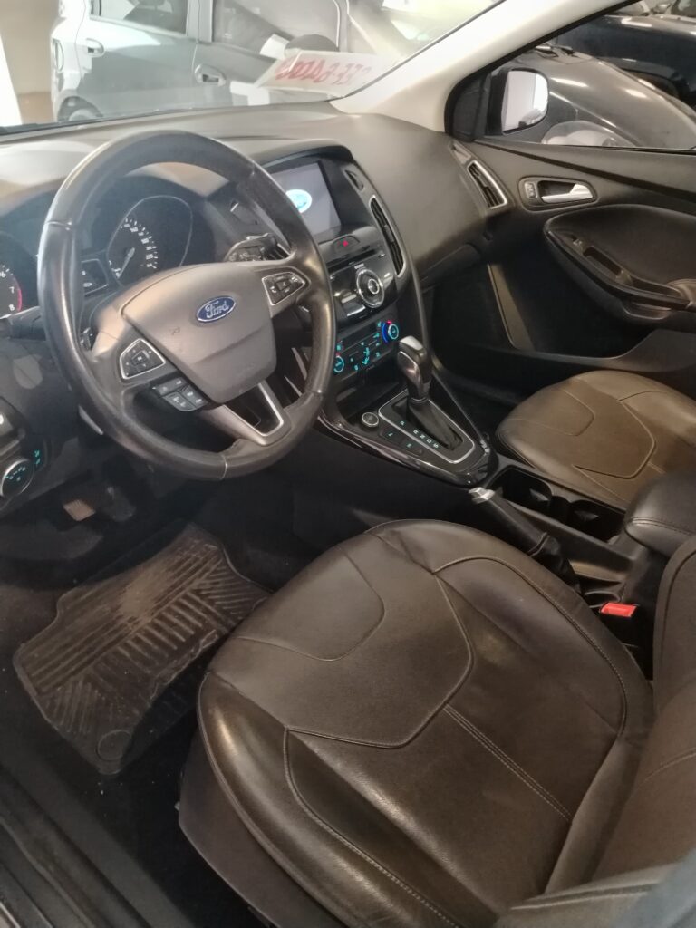 FORD FOCUS TITANIUM POWERSHIFT