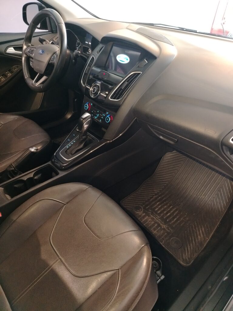 FORD FOCUS TITANIUM POWERSHIFT